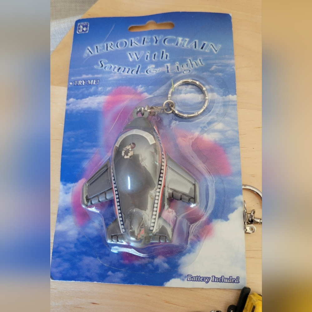 VTG 1990's Lot of 7 Car, Airplane,Train Keychain Keyring Classic LogoKey & Card - Picture 5 of 11